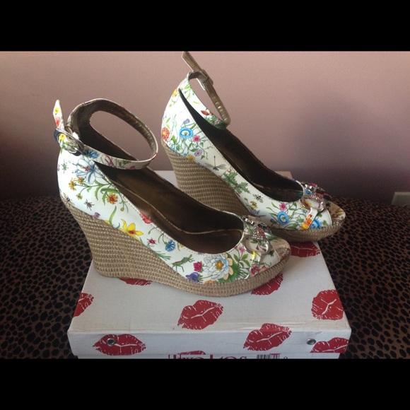 Two Lips Venus Patent Flower Print Wedges - Picture 2 of 8